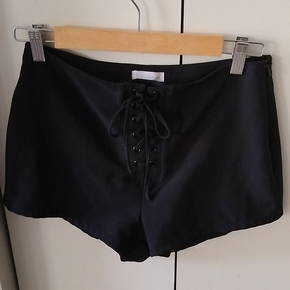 Lace front shorts-small